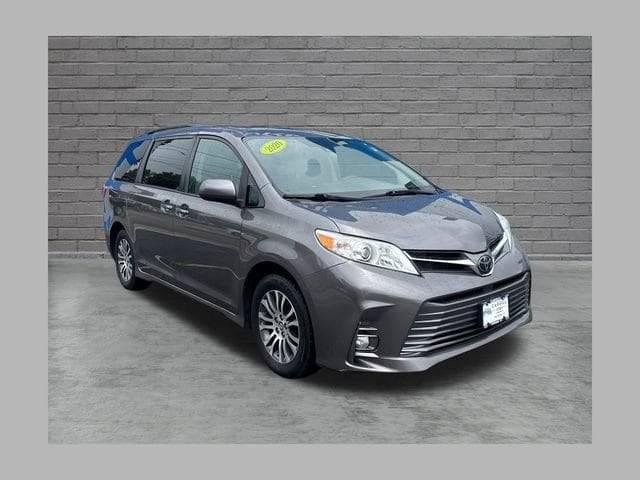 2020 Toyota Sienna XLE FWD photo