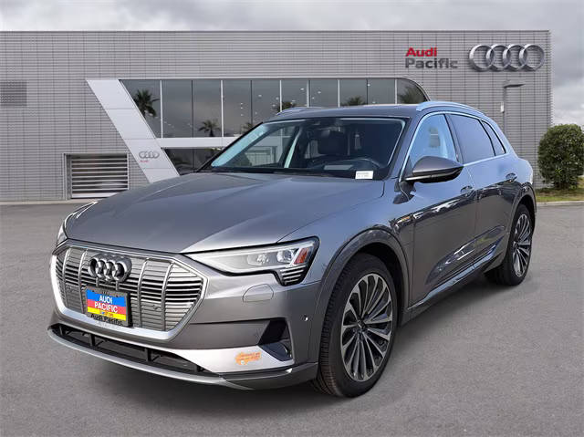 2019 Audi e-tron Prestige AWD photo