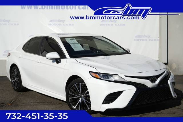 2020 Toyota Camry SE FWD photo