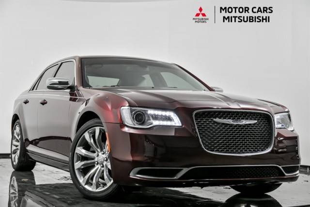 2020 Chrysler 300 Touring RWD photo