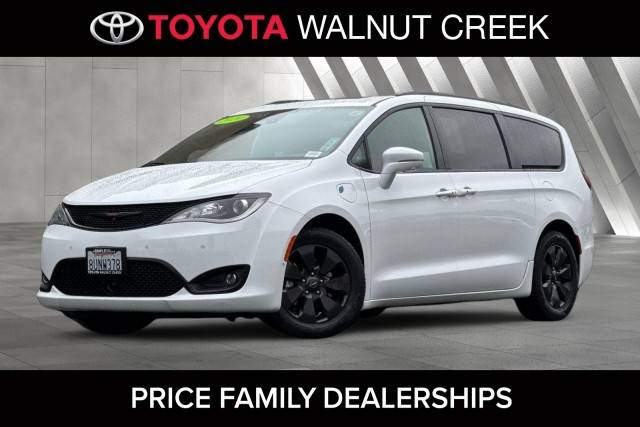 2020 Chrysler Pacifica Minivan Hybrid Red S FWD photo