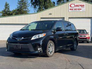 2020 Toyota Sienna XLE FWD photo