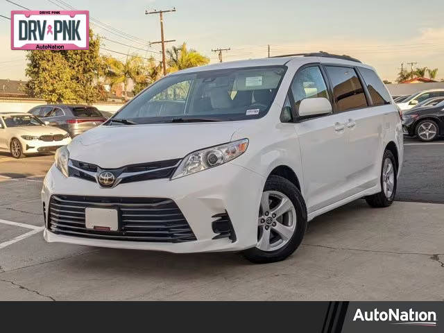 2020 Toyota Sienna LE FWD photo