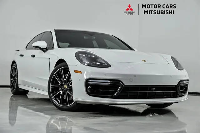2020 Porsche Panamera GTS AWD photo