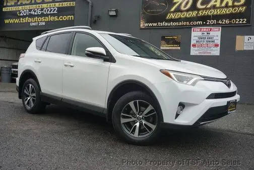 2017 Toyota RAV4 XLE AWD photo