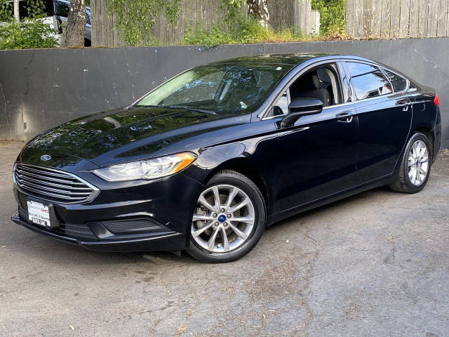 2017 Ford Fusion SE FWD photo