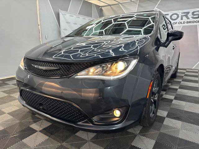 2020 Chrysler Pacifica Minivan Touring L Plus FWD photo