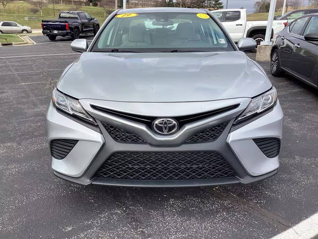 2019 Toyota Camry SE FWD photo