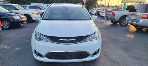 2018 Chrysler Pacifica Minivan Touring L FWD photo