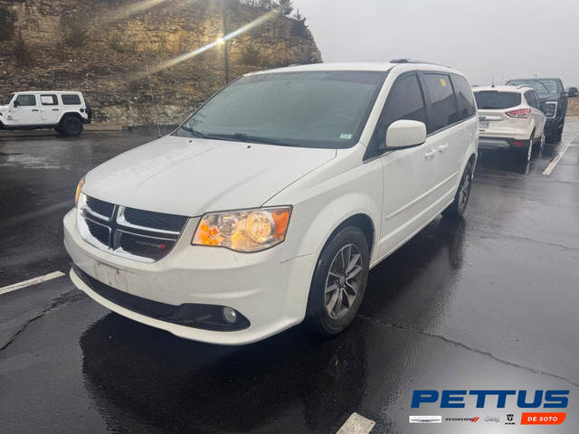 2017 Dodge Grand Caravan SXT FWD photo