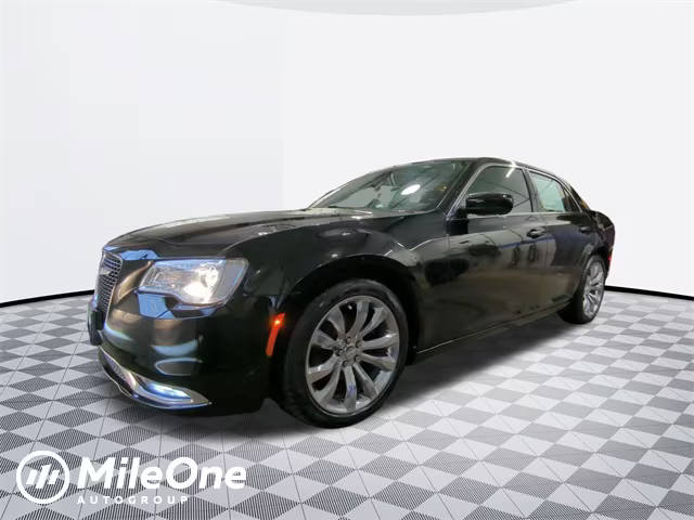 2020 Chrysler 300 Touring L RWD photo