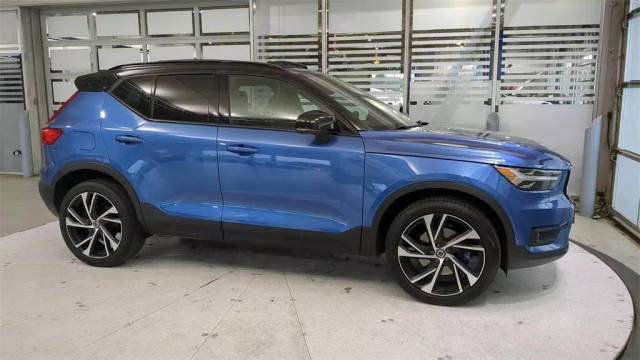 2020 Volvo XC40 R-Design FWD photo