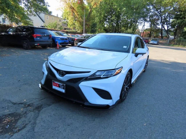 2020 Toyota Camry SE FWD photo