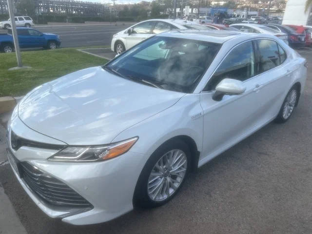 2020 Toyota Camry Hybrid XLE FWD photo