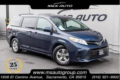 2020 Toyota Sienna LE FWD photo