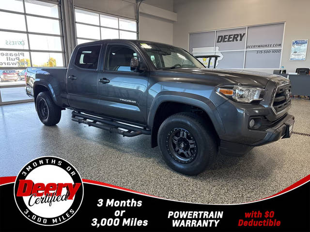 2017 Toyota Tacoma SR5 4WD photo