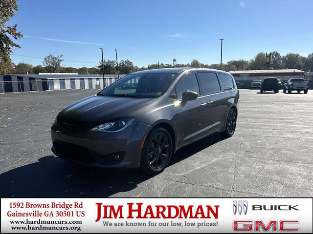 2020 Chrysler Pacifica Minivan Touring FWD photo