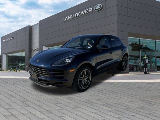 2020 Porsche Macan  AWD photo