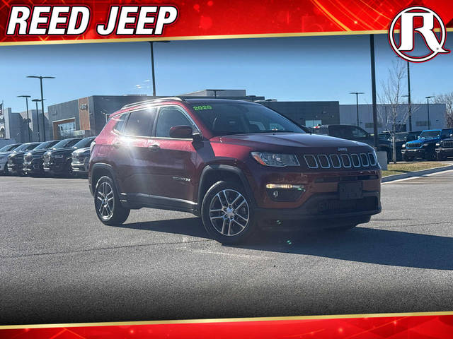 2020 Jeep Compass Latitude w/Sun/Safety Pkg FWD photo