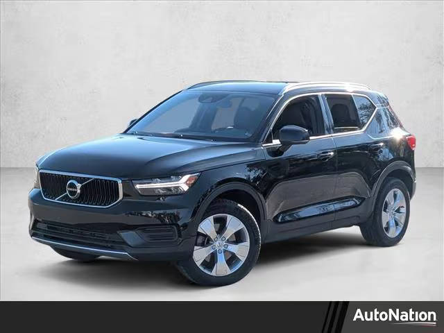 2020 Volvo XC40 Momentum FWD photo