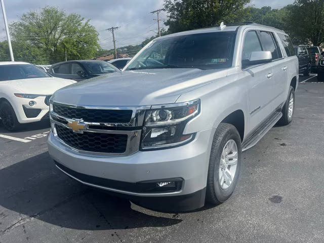 2019 Chevrolet Suburban LT 4WD photo