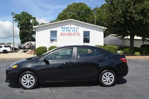 2017 Toyota Corolla LE FWD photo