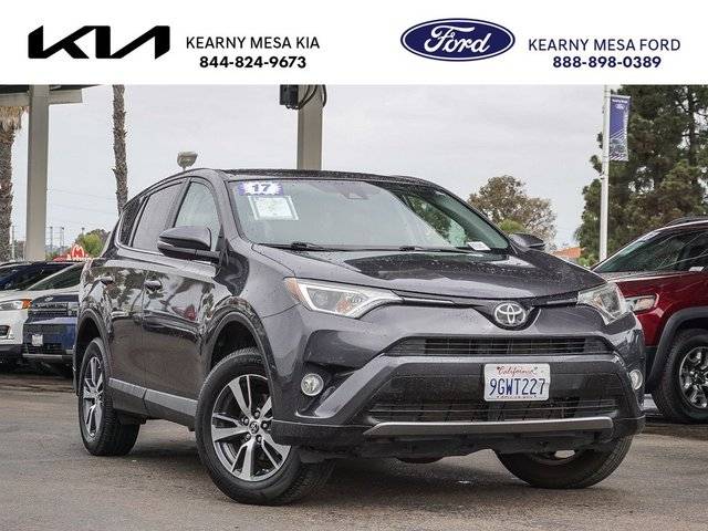 2017 Toyota RAV4 XLE FWD photo
