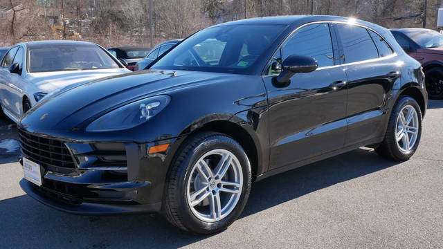 2020 Porsche Macan  AWD photo