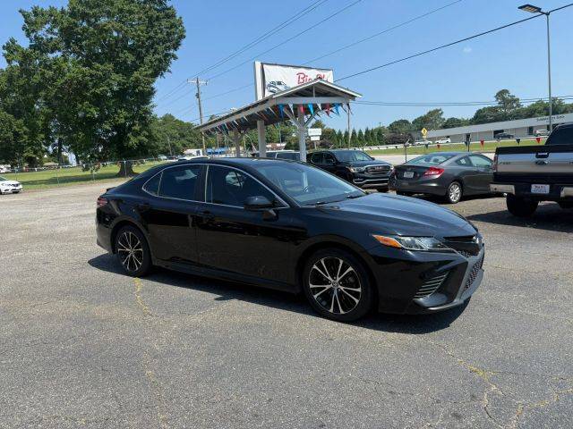 2020 Toyota Camry SE FWD photo
