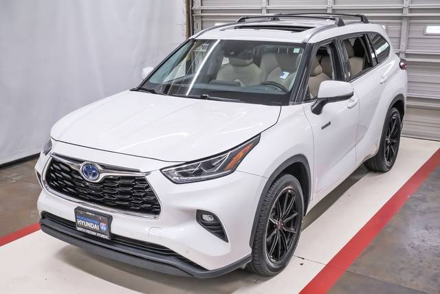 2020 Toyota Highlander Hybrid Limited FWD photo