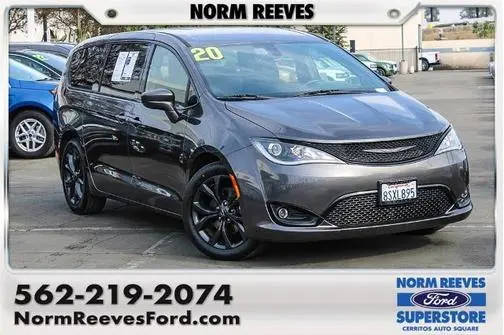 2020 Chrysler Pacifica Minivan Touring FWD photo