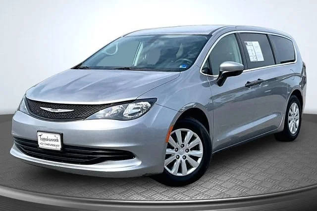 2020 Chrysler Voyager L FWD photo