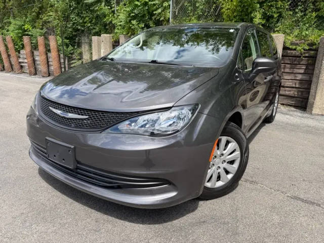 2020 Chrysler Voyager L FWD photo
