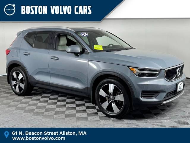 2020 Volvo XC40 Momentum AWD photo