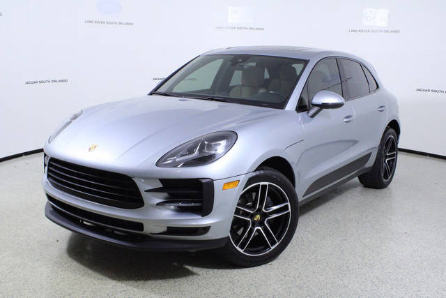 2020 Porsche Macan  AWD photo