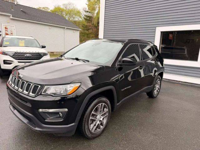 2020 Jeep Compass Latitude w/Sun/Safety Pkg 4WD photo