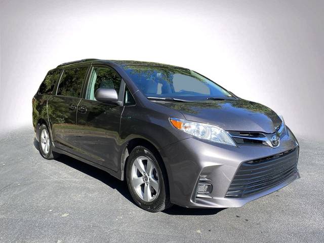 2020 Toyota Sienna LE FWD photo