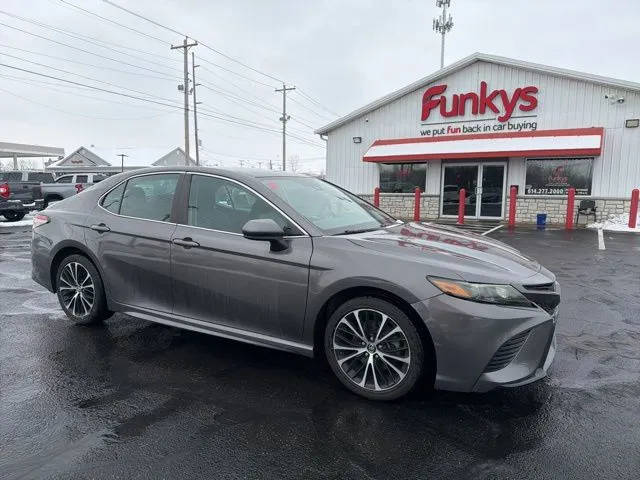 2019 Toyota Camry SE FWD photo