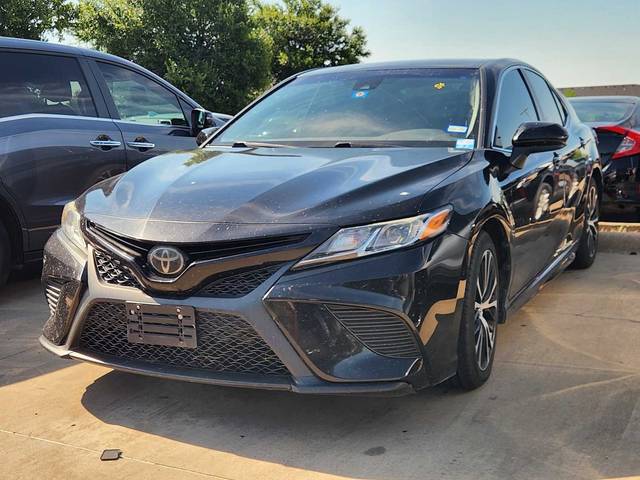 2020 Toyota Camry SE FWD photo