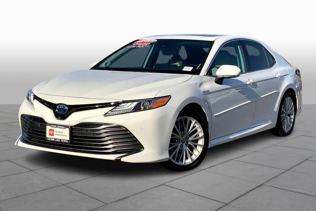 2020 Toyota Camry Hybrid XLE FWD photo