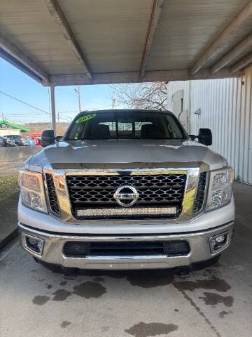 2016 Nissan Titan XD SV 4WD photo