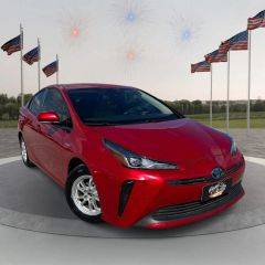 2020 Toyota Prius LE FWD photo