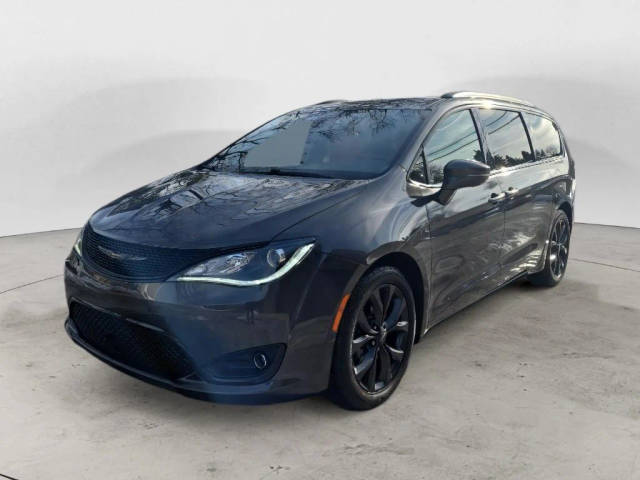 2020 Chrysler Pacifica Minivan Red S FWD photo