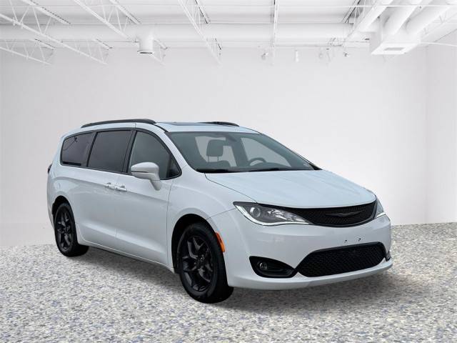 2020 Chrysler Pacifica Minivan Limited FWD photo