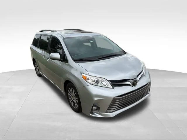2020 Toyota Sienna XLE FWD photo