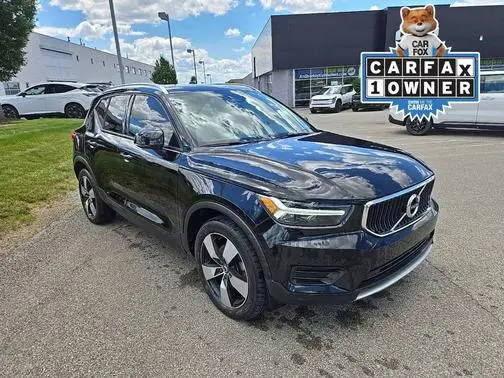 2020 Volvo XC40 Momentum AWD photo