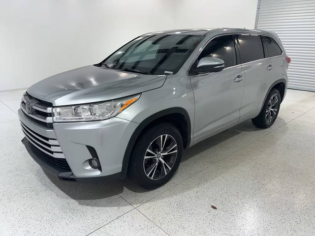 2018 Toyota Highlander LE Plus FWD photo