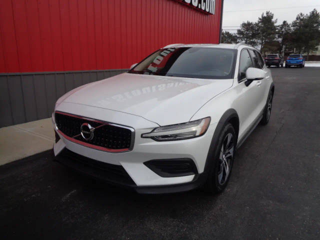 2020 Volvo V60 Cross Country  AWD photo