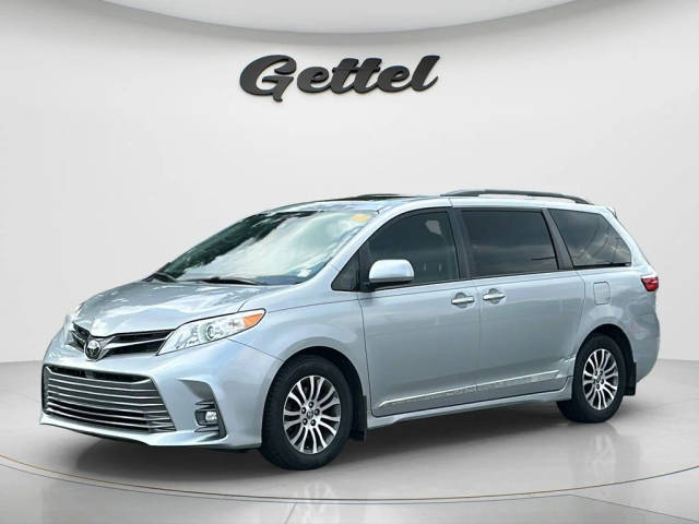 2020 Toyota Sienna XLE FWD photo