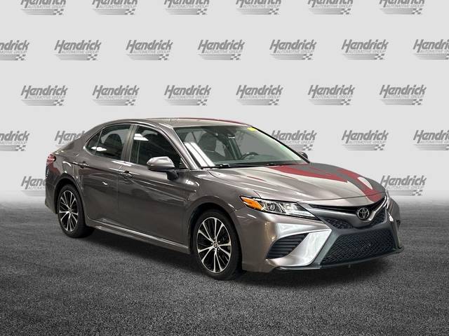 2020 Toyota Camry SE FWD photo